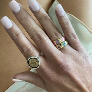 Cute flower ring perfect for your collection